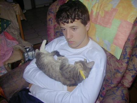 moi toujours tres fatiguer et prete a faire de gros calin avec mon petit maitre nolan ch� ti pas bien cha